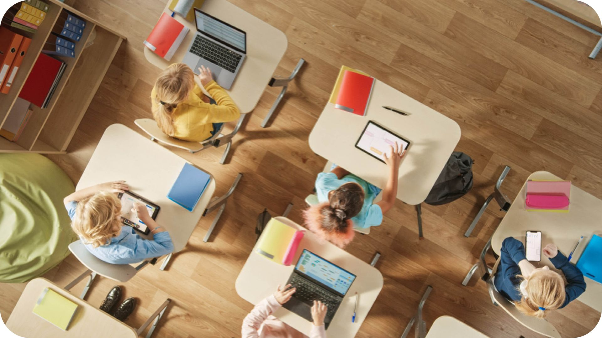 Schülerinnen und Schüler im Unterricht